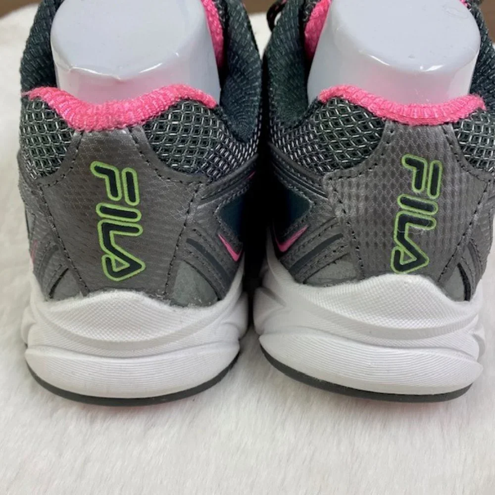 LIKE NEW Fila Women's Silver‎ & Sugarplum Quadrix Running Shoe, size 10